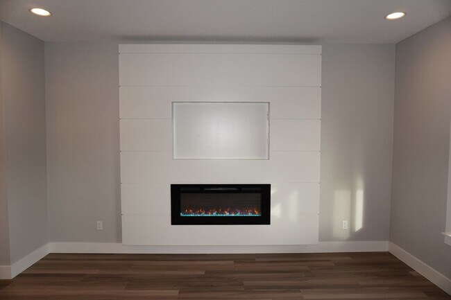 Foto del edificio - LIKE NEW Prairie Commons Luxury Townhome f...