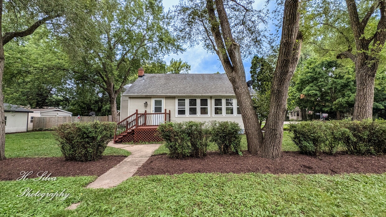 Primary Photo - 331 Charlotte Ave