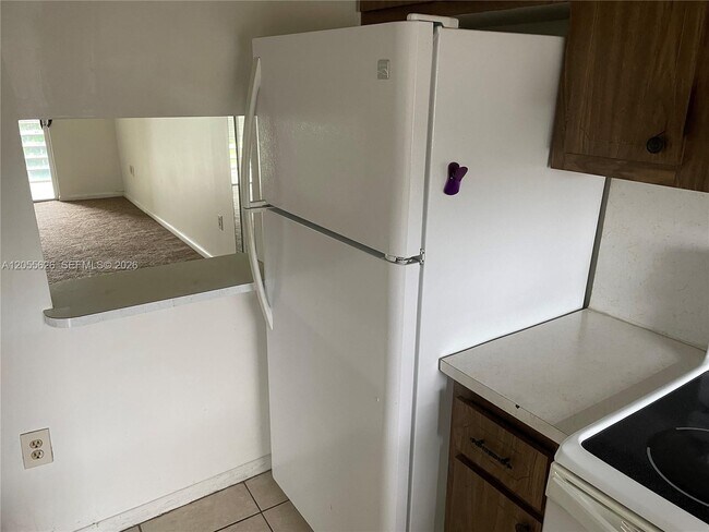 Foto del edificio - 8135 Sunrise Lakes Blvd