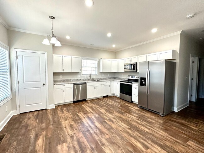 Foto del edificio - Beautifully renovated 2-bed/1-bath near Johnson City Country Club, Only $1550 per month