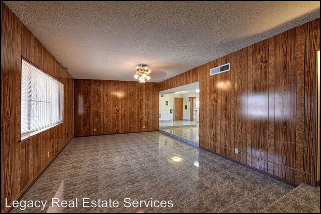Building Photo - 8317 Cielo Vista Dr