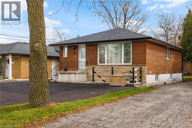 Photo du bâtiment - 271 Mohawk Rd W