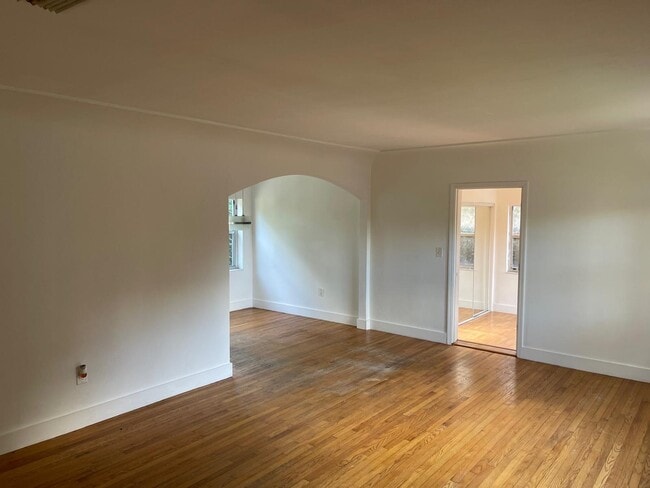 Building Photo - 320 NW 140th St