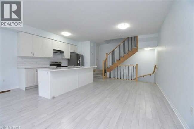 Building Photo - 585 Colborne St E