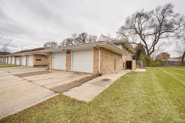 Building Photo - 839 Bishop Ave