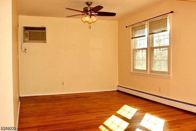 Foto del edificio - 2779 Morris Ave