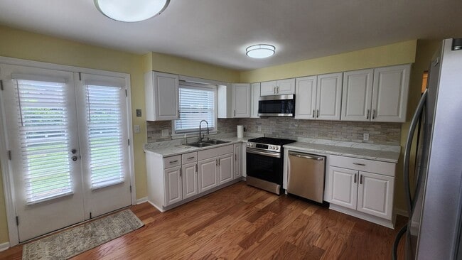 Building Photo - Adorable 3 Bedroom 2 Bath Brick Ranch home...