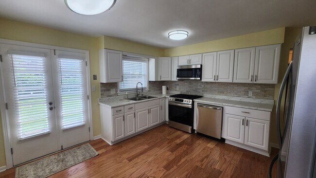 Foto del edificio - Adorable 3 Bedroom 2 Bath Brick Ranch home...