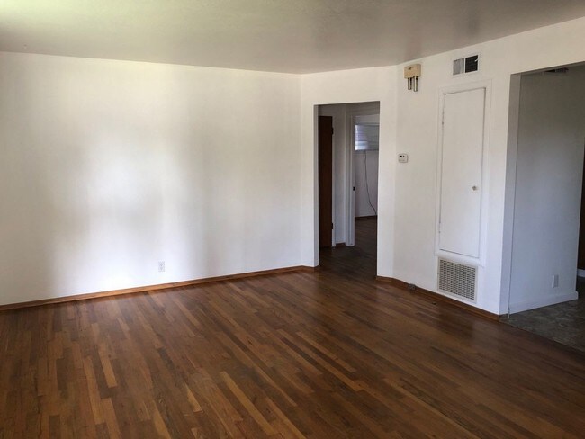 Foto del edificio - 7510 Inglewood Ave
