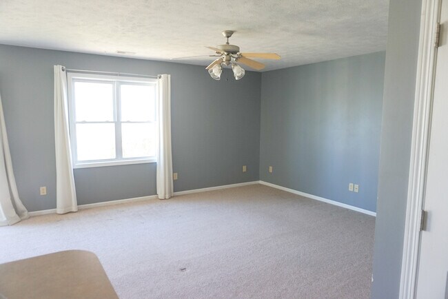 Foto del edificio - 3633 McLaughlin Dr