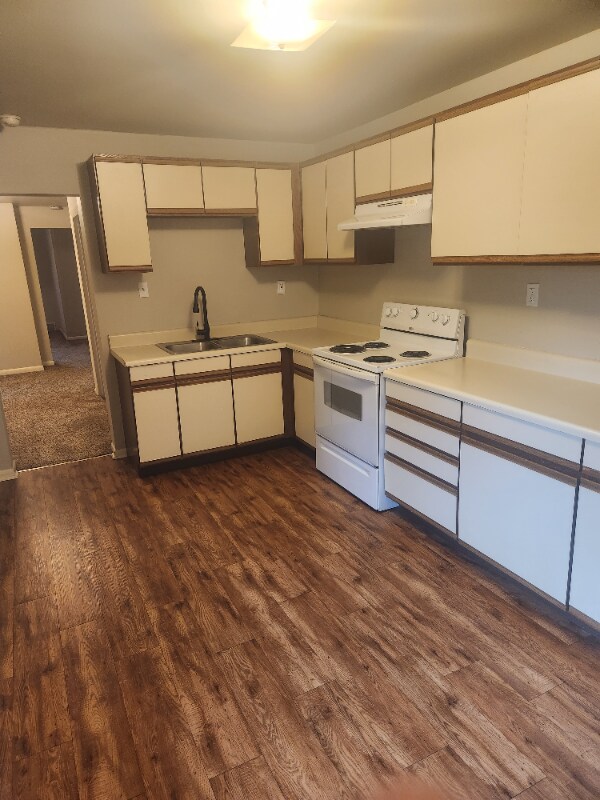 243 Pennsylvania Ave Unit 1, Rochester, PA 15074 Room for Rent in