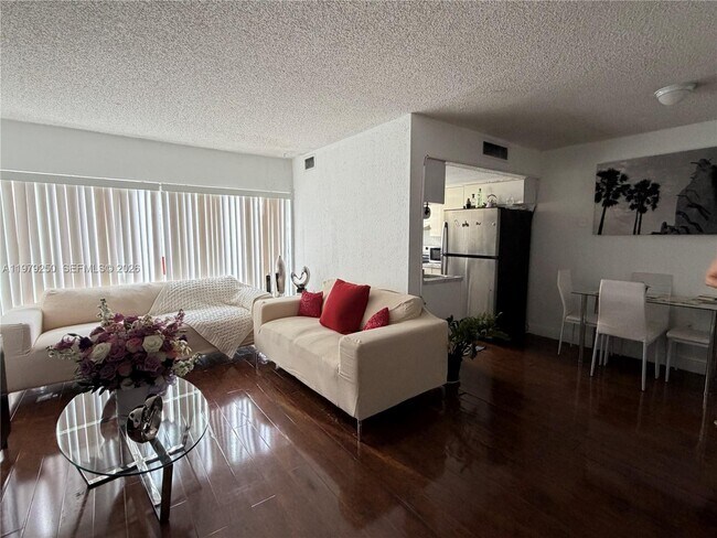 Foto del edificio - 9390 W Flagler St