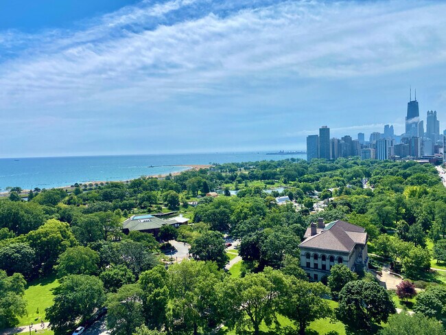 Foto del edificio - 2000 N Lincoln Park W