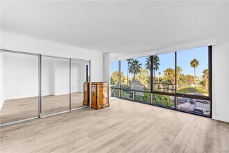 Building Photo - 4337 Marina City Dr