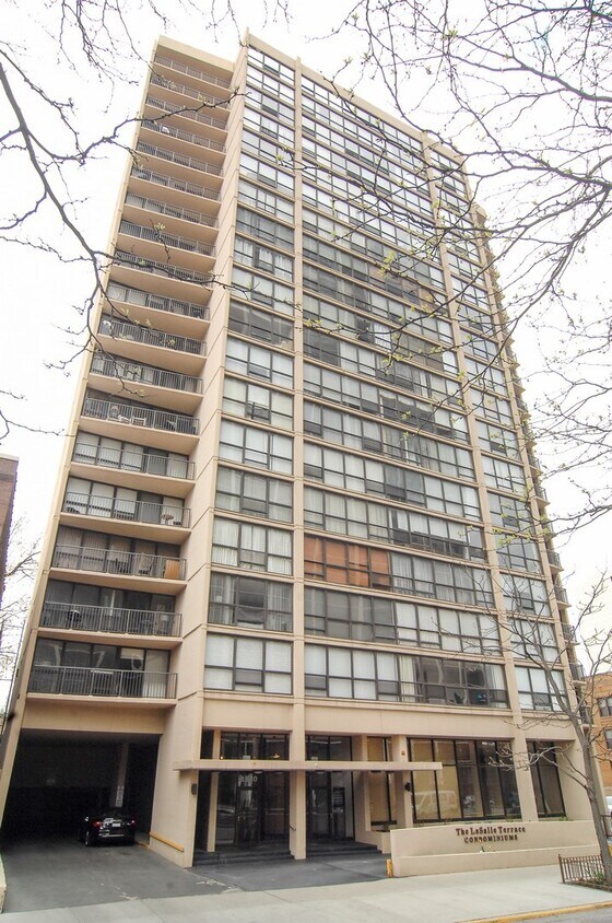 Primary Photo - 1540 N LaSalle Dr