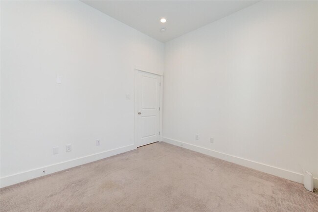 Building Photo - 564 Janisch Rd