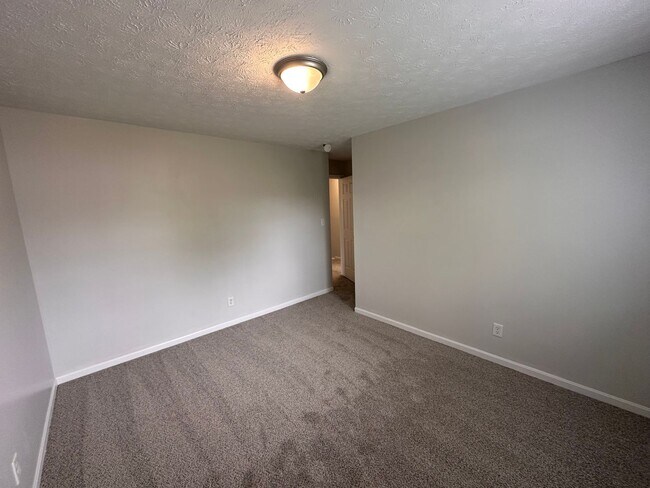 Foto del edificio - Beautiful 3 bed (Possibly 4 bed) with 2.5 baths Home located in Warren Township