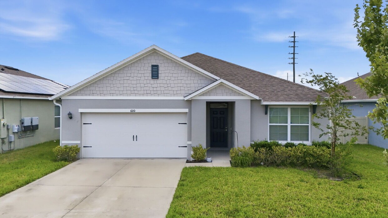 Three Bedroom, 2 Bathroom single family home with 2 Car Garage. - Three Bedroom, 2 Bathroom single family home with 2 Car Garage.