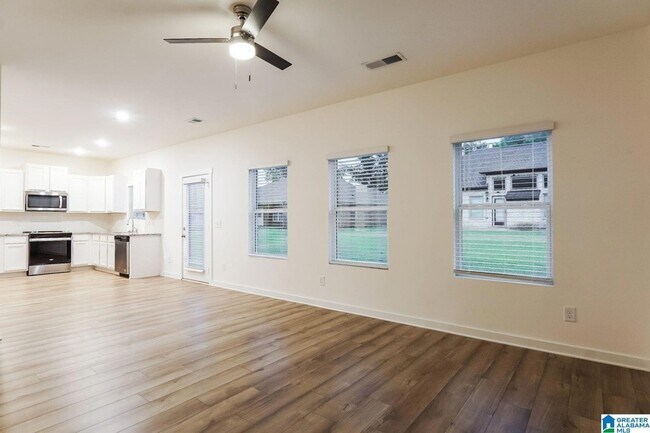 Foto del edificio - 5562 Bridle Way