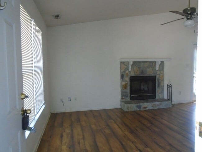 Building Photo - Beaver Creek South