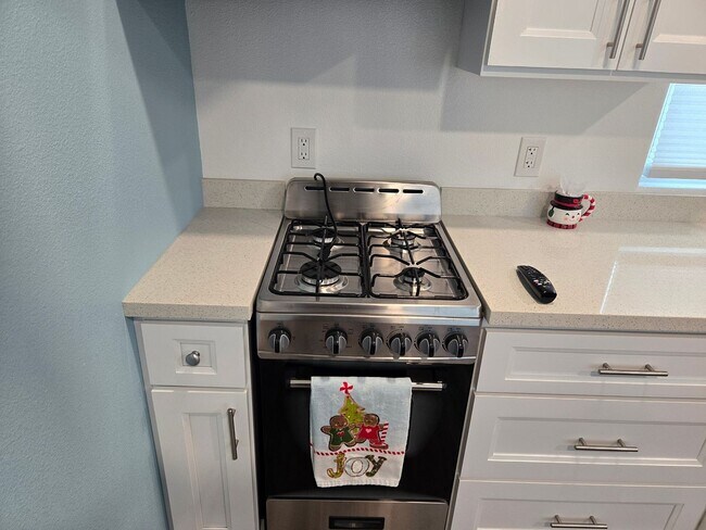 Foto del edificio - Fully Furnished 1 Bedroom, 1 Bathroom ADU In Fountain Valley! Call Today