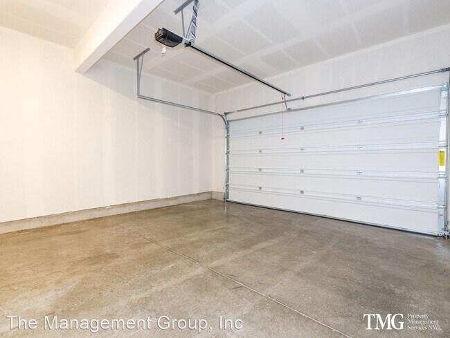 Building Photo - 3 br, 2.5 bath House - 3307 E 36th Court