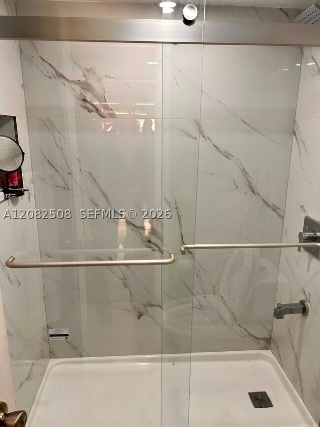 Foto del edificio - 7000 NW 186th St