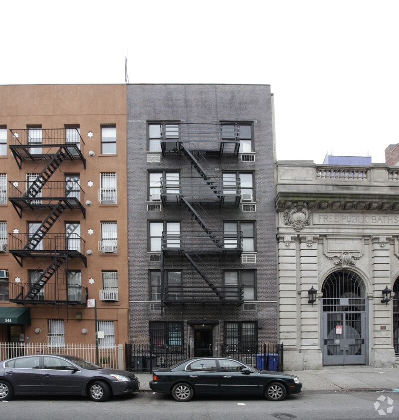Building Photo - 542 E 11th St