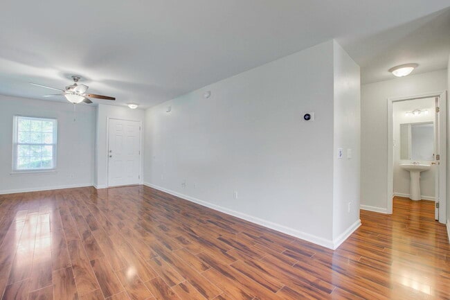 Building Photo - 138 Thistle Rd