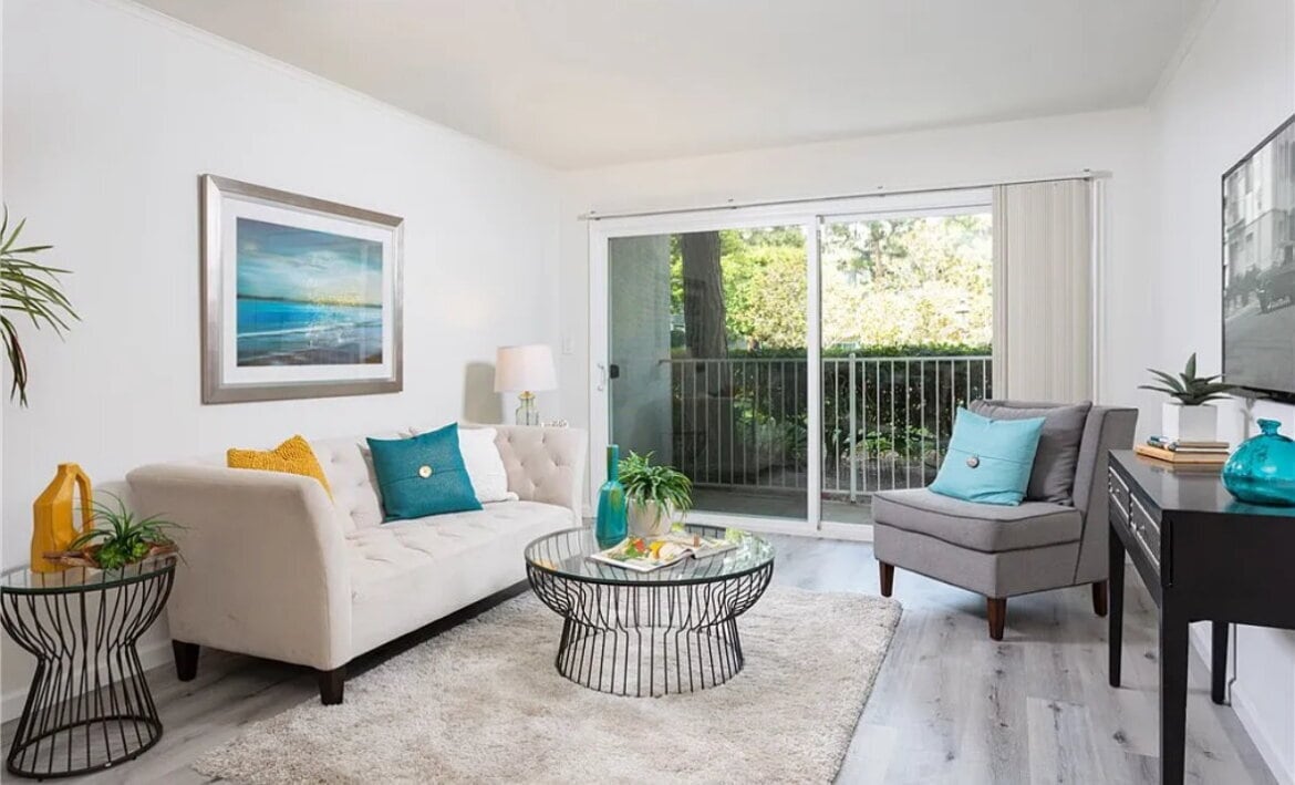 Primary Photo - "Chic Newport Beach Retreat: 1-Bed, 1.5-Ba...