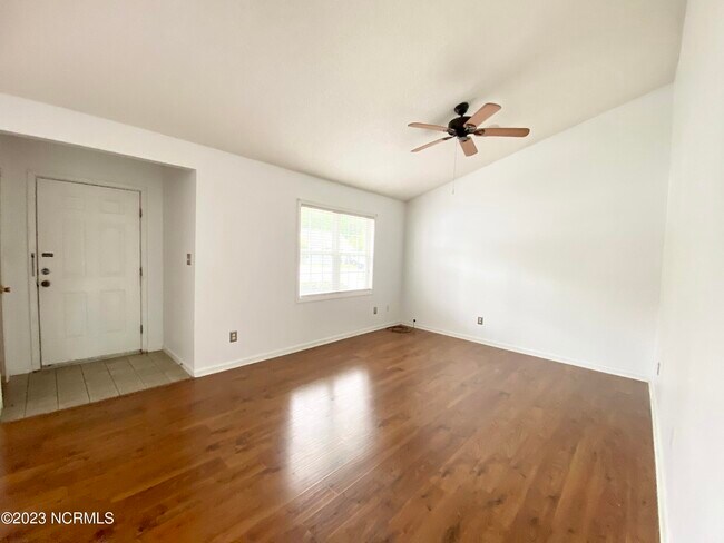 Foto del edificio - 206 Old Oak Rd