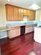 Building Photo - 300 Glenwood Cir