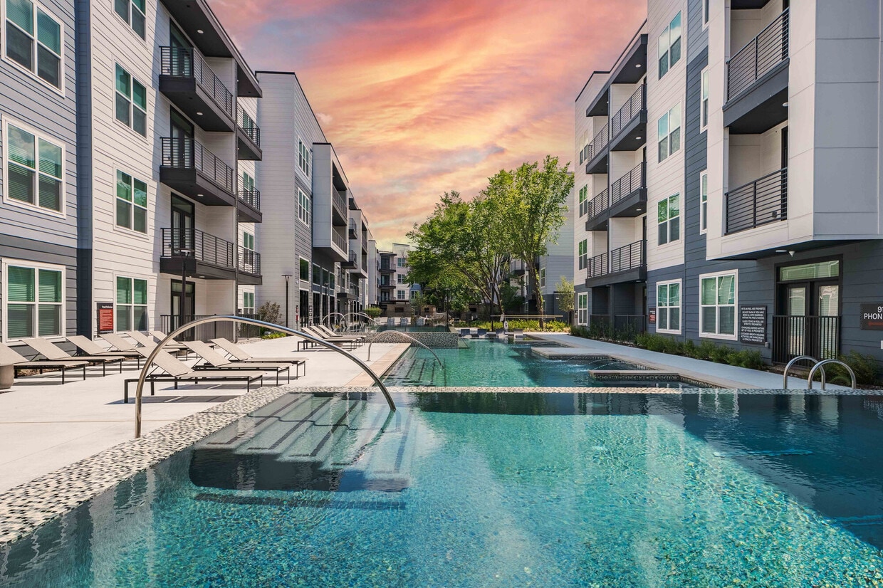 The Grayson on 4th - The Grayson on 4th