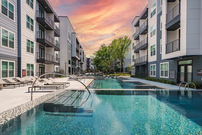 The Grayson on 4th - The Grayson on 4th Apartments