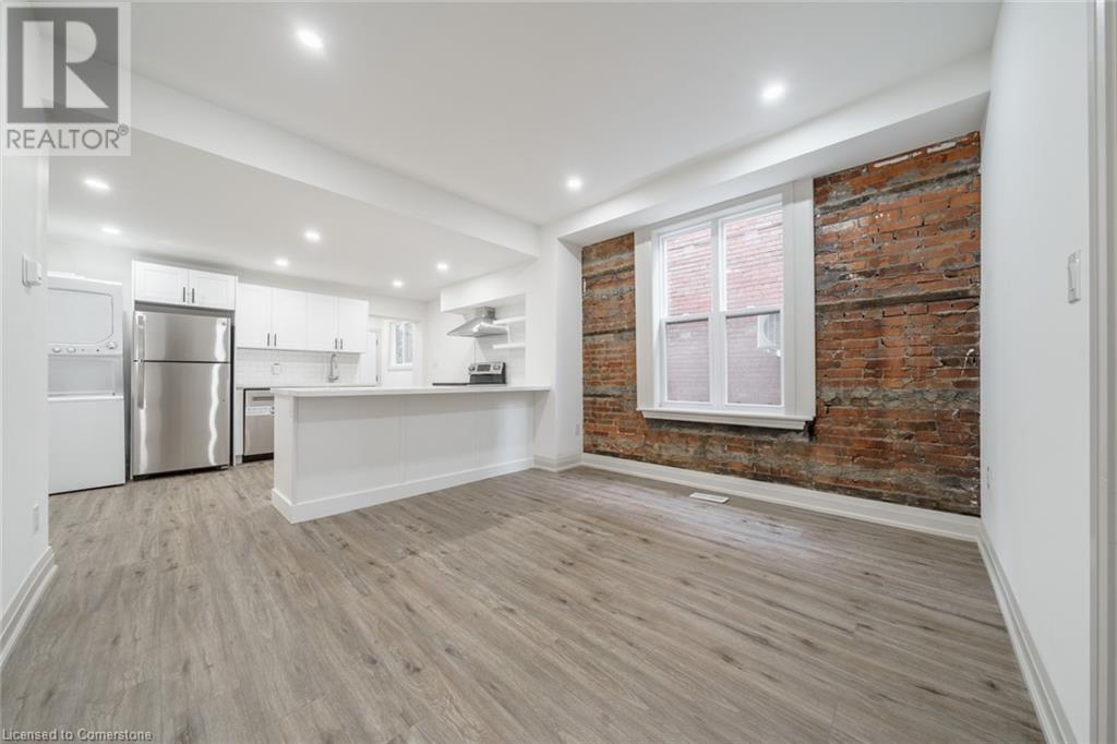 Primary Photo - 105 Aikman Ave
