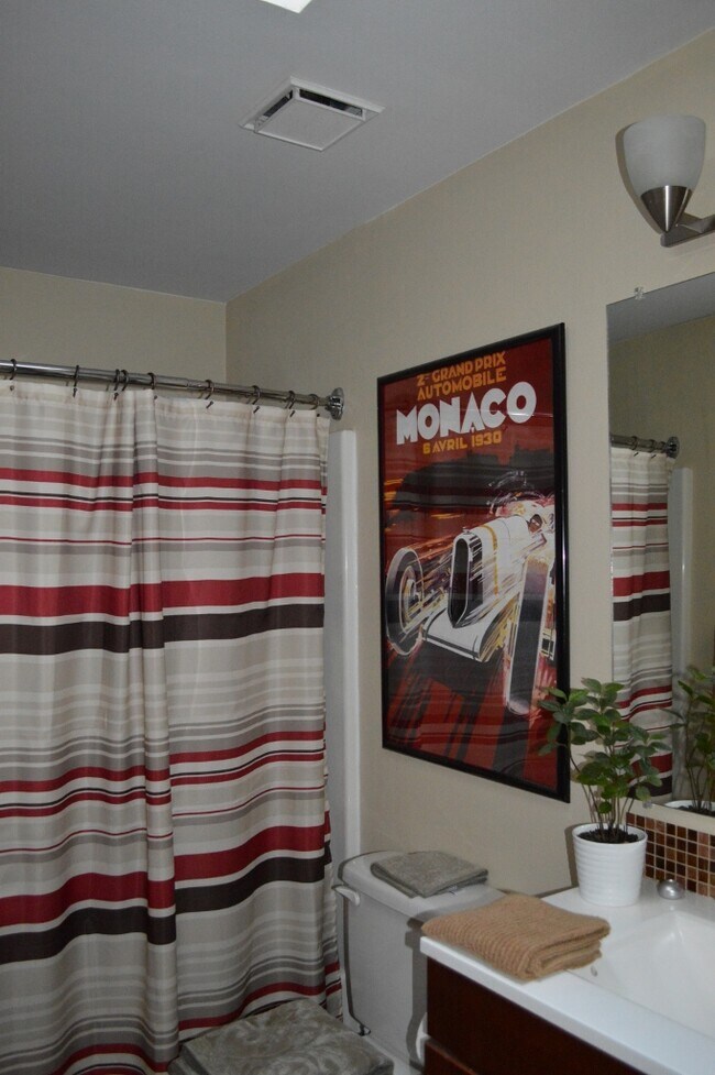 Guest Bathroom; updated! - 8421 Southwest Langtree Street