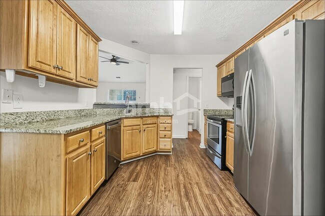 Foto del edificio - 916 Springs Hill Way