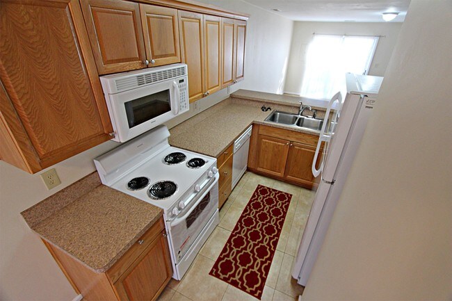 Building Photo - 500 Barberton Dr