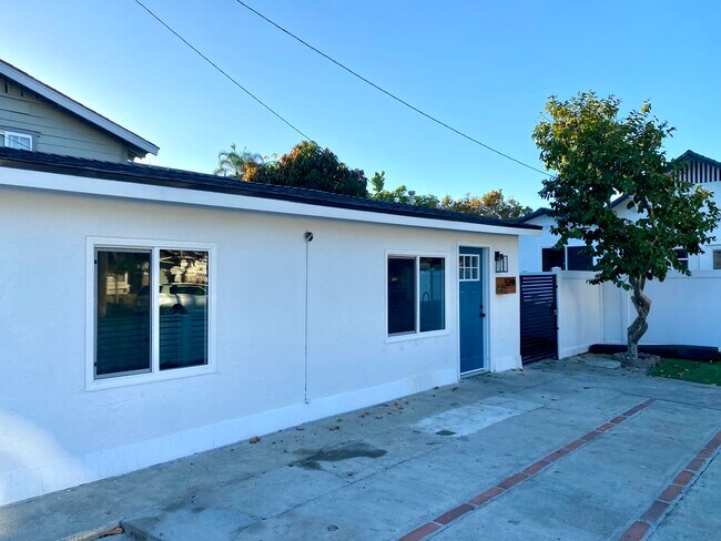 Building Photo - 524 E Adele St