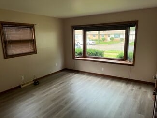 Building Photo - 4415 S 5th Plz