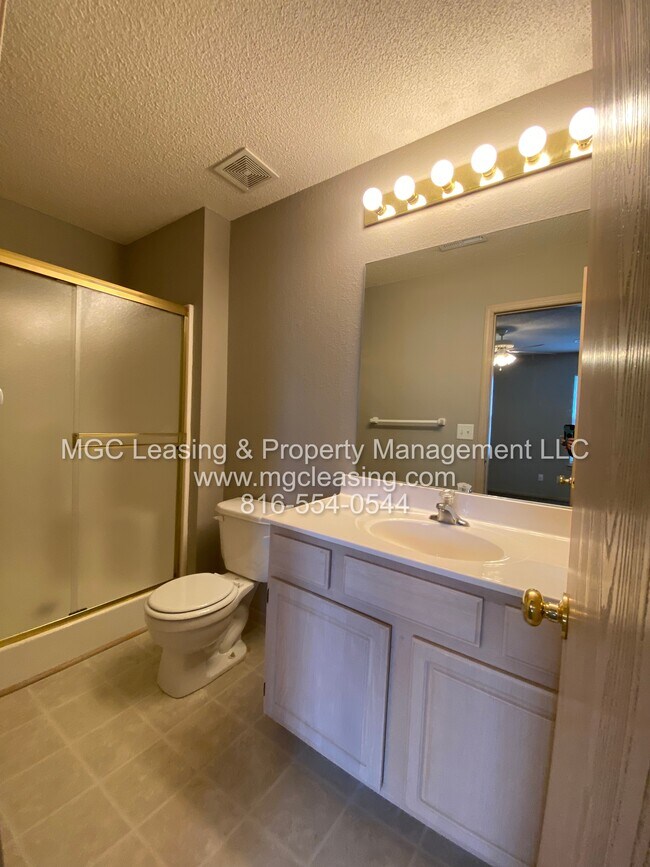 Building Photo - 1014 Garden Dr