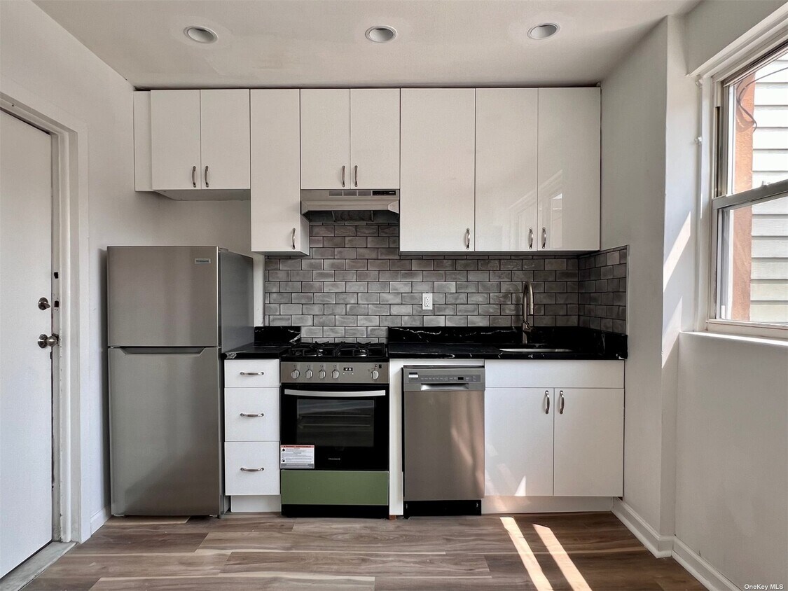 Foto principal - 25-67-67 37th St