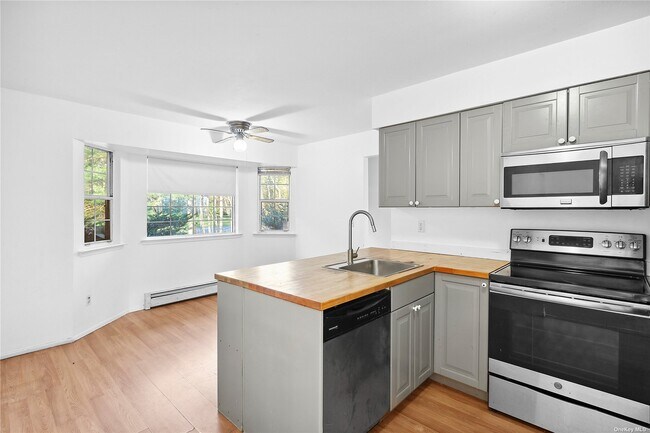 Building Photo - 16 Settlers Landing Ln