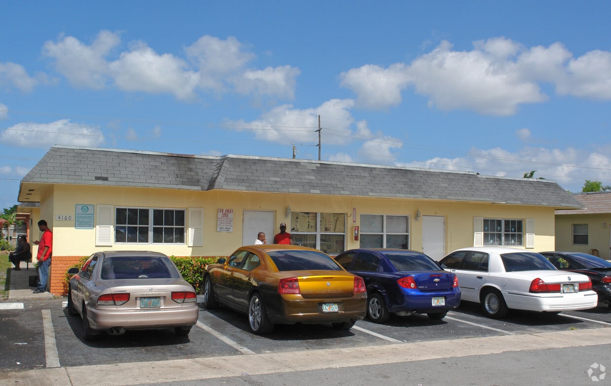 Building Photo - 4160 NW 31st Ter