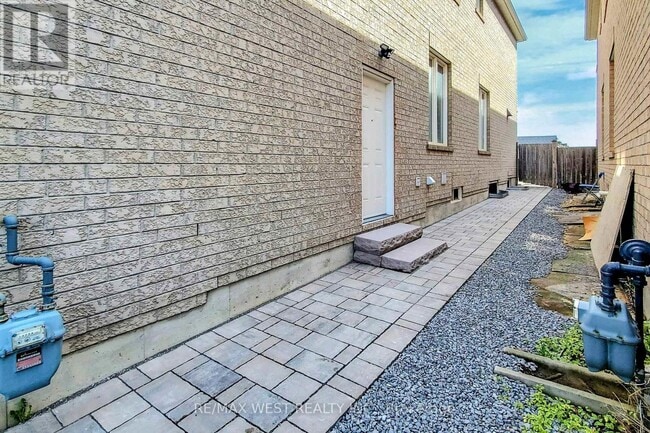 Building Photo - 179 Summerlyn Trail