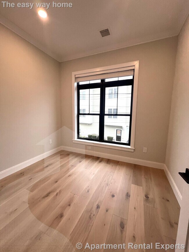 Foto del edificio - 157 Everett St