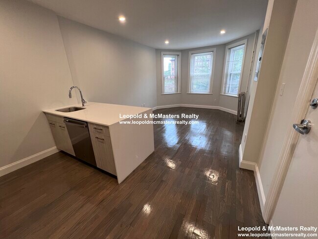 Building Photo - 55 Queensberry St