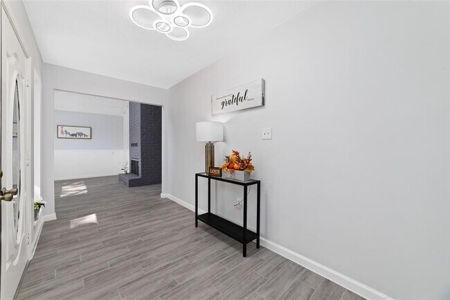 Building Photo - 22122 Woodrose Dr