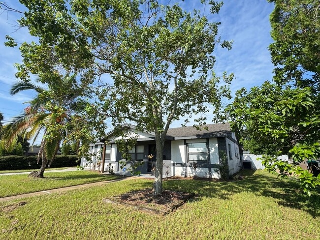 Foto del edificio - Charming 3-Bedroom Pool Home in Desirable ...