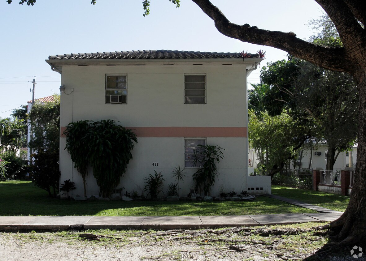 Building Photo - 438 Malaga Ave